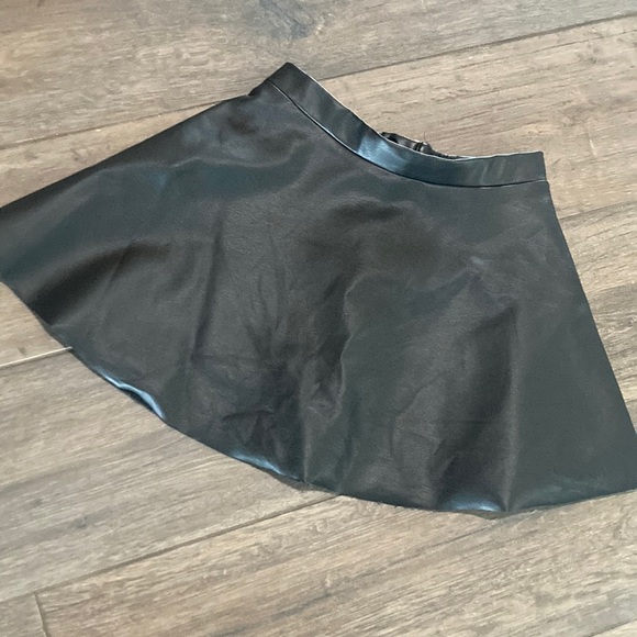H&M Dresses & Skirts - H&M Circle Mini Skirt
